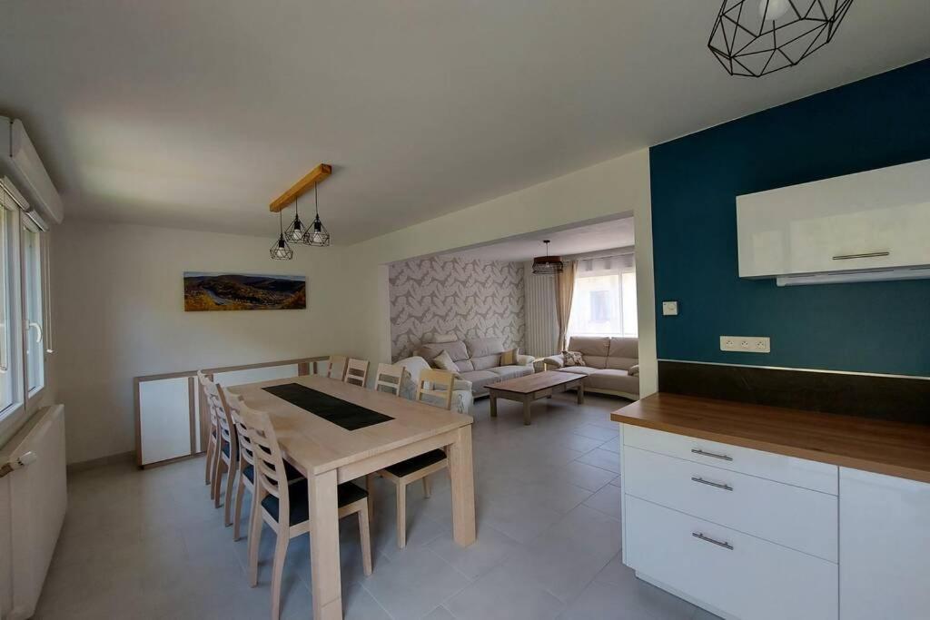 Monthermé Gite En Bord De Meuse מראה חיצוני תמונה